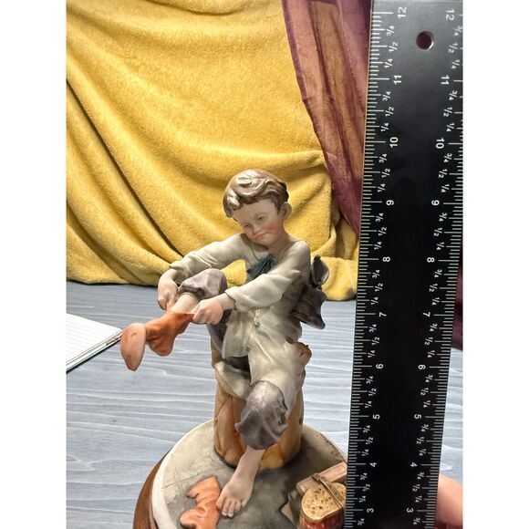 Giuseppe Armani 9" Figurine, “Boy Putting on Sock” – Florence Collection, Italy - Picture 9 of 15